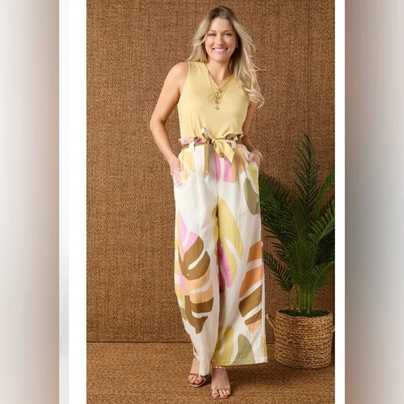 NWT Coco + Carmen Lyla Printed Flowy Pant With Tie Waist - Picture 3 of 12